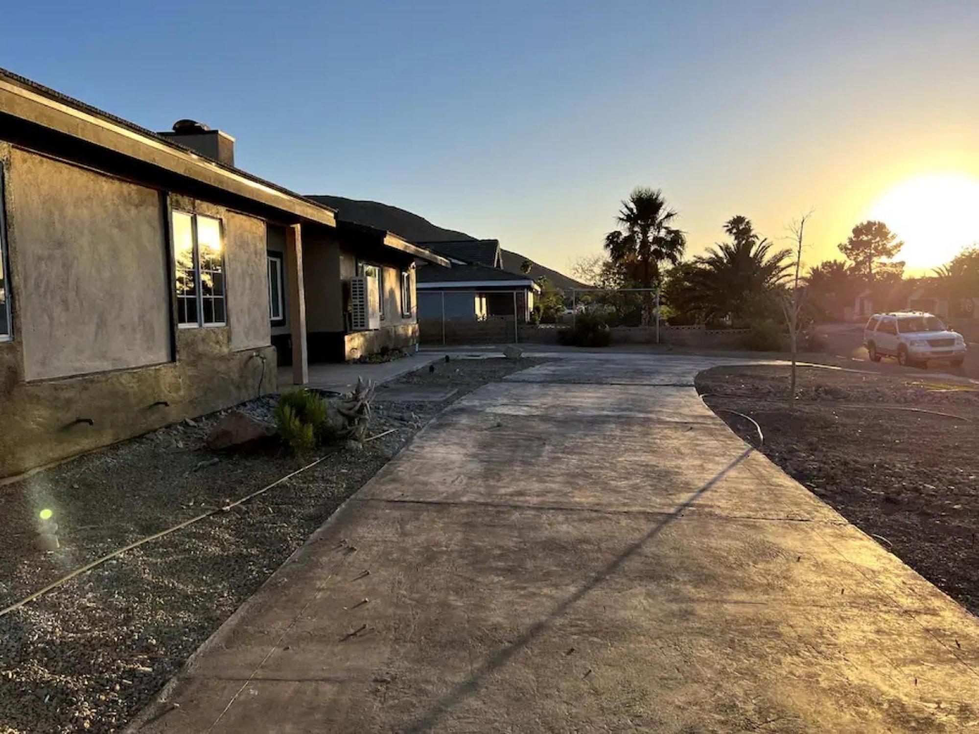 Lux Private Home - Pool, Billiards, 8 Smart Tvs, Board Games, Cotton Bedding - The Stone Sanctuary At Mccullough Hills Trailhead Las Vegas Kültér fotó